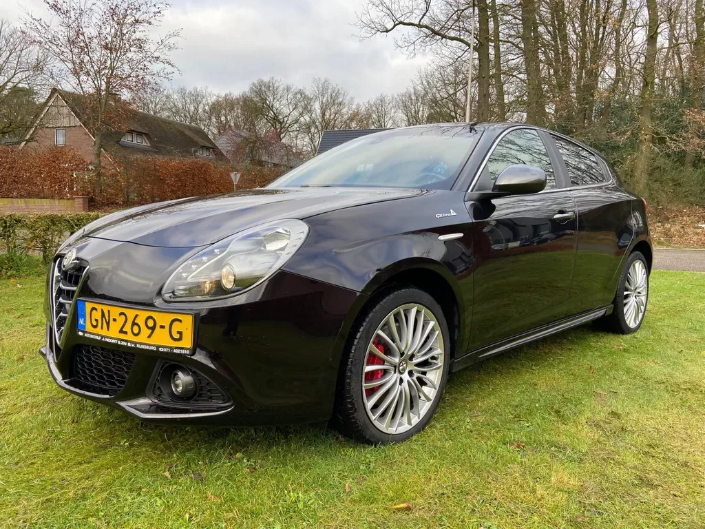 Alfa Romeo Giulietta (2015) — foto 1