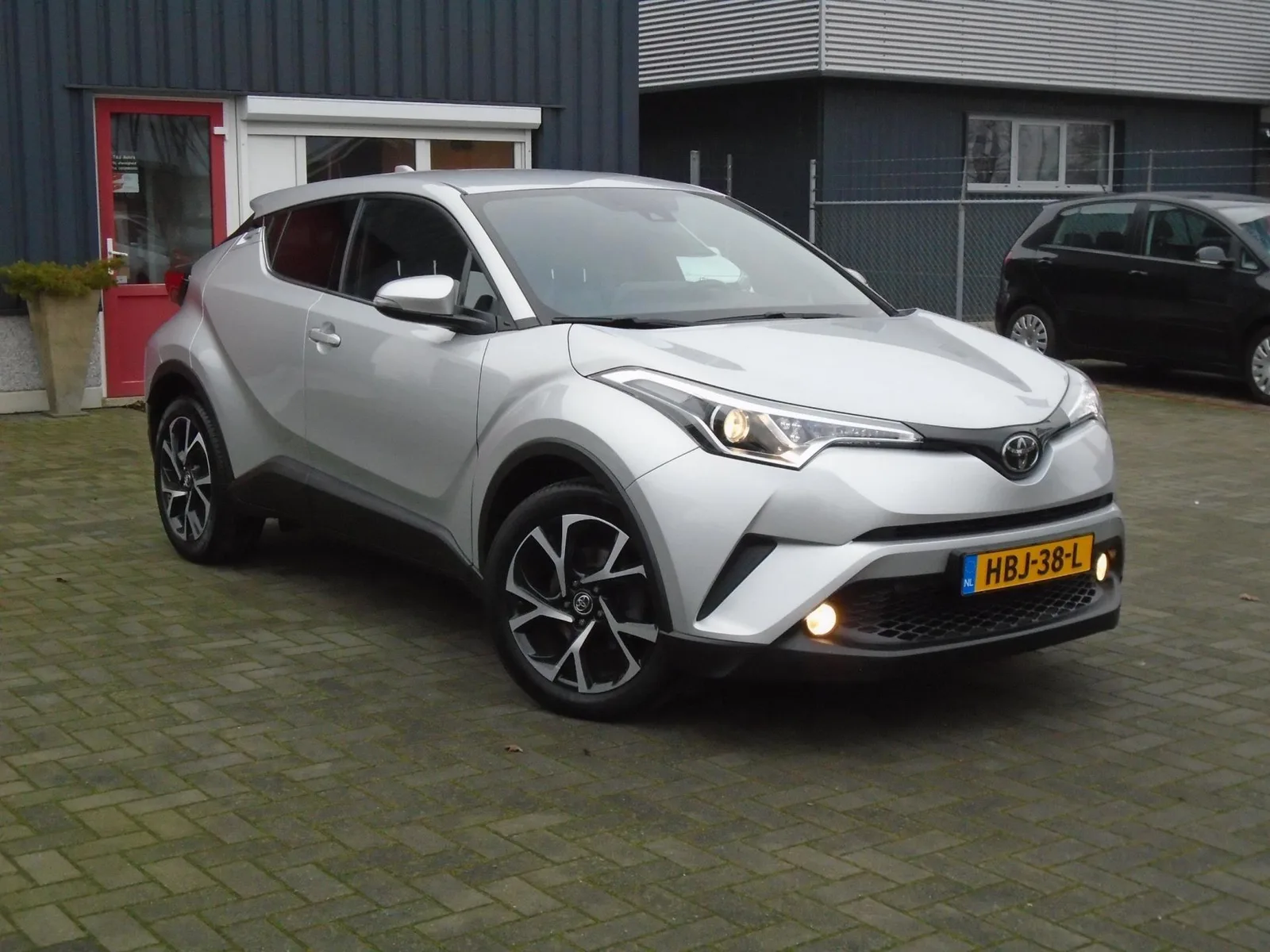 Toyota C-HR (2018) — foto 1