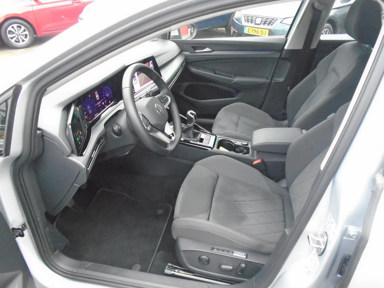 Volkswagen Golf (2023) — foto 1