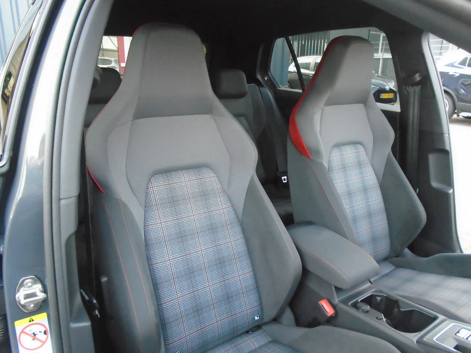 Volkswagen Golf (2021) — foto 1