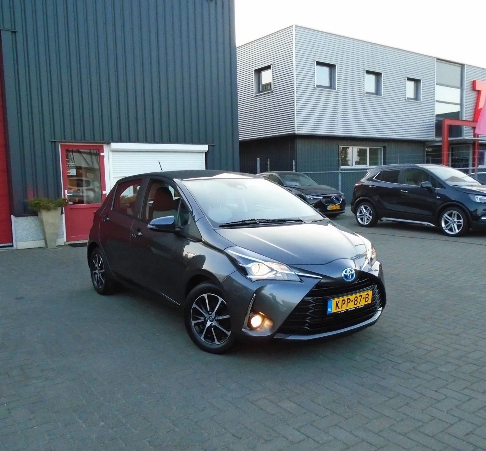 Toyota Yaris (2018) — foto 1