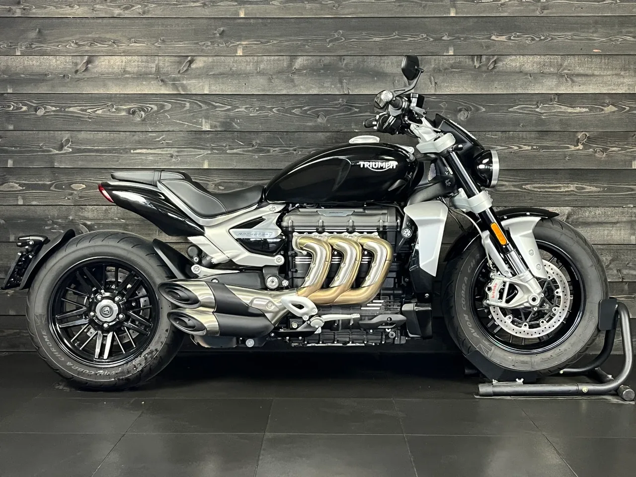 Triumph Rocket 3 R (2023) — foto 1