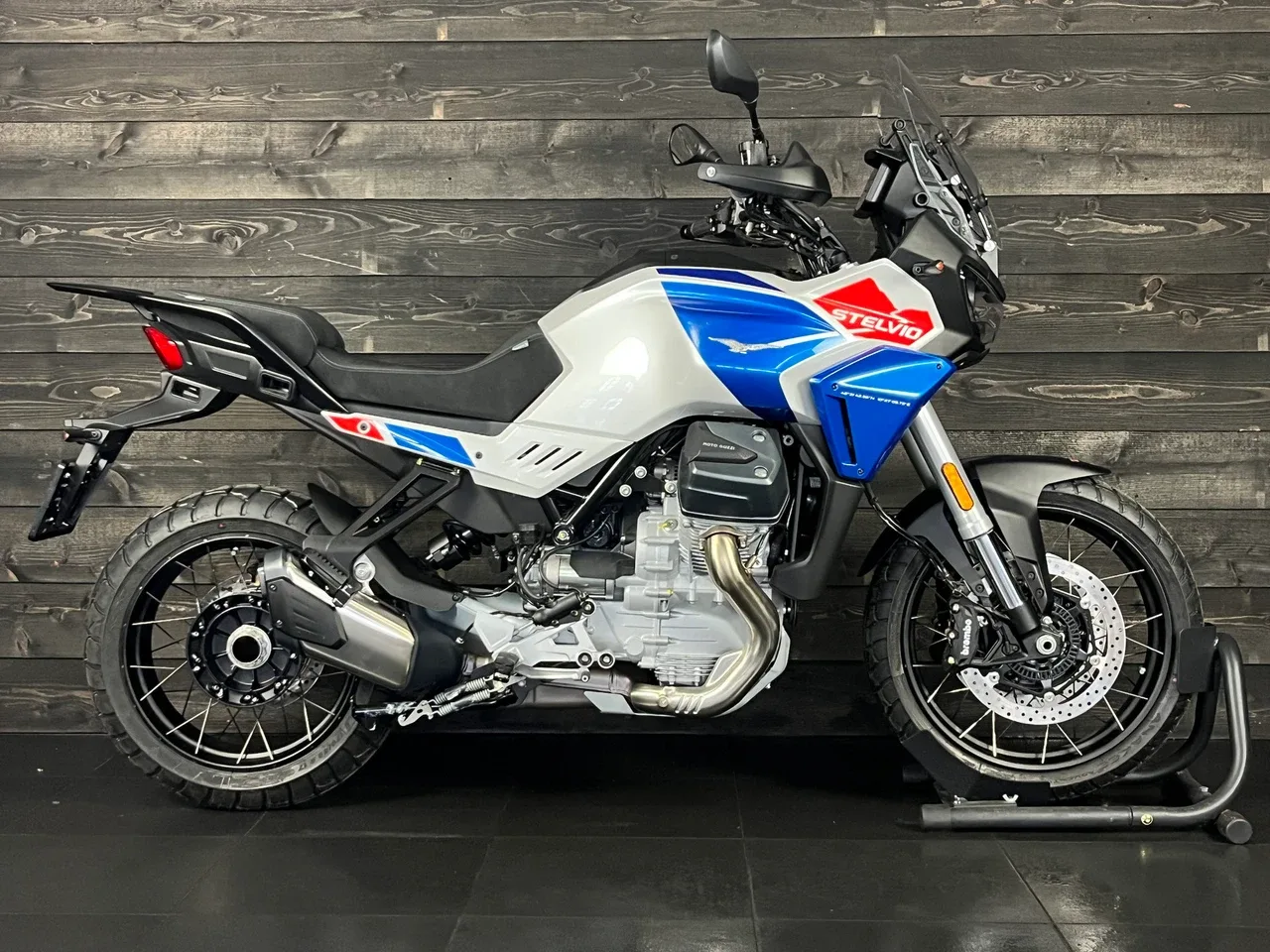 Moto Guzzi Stelvio (2026) — foto 1