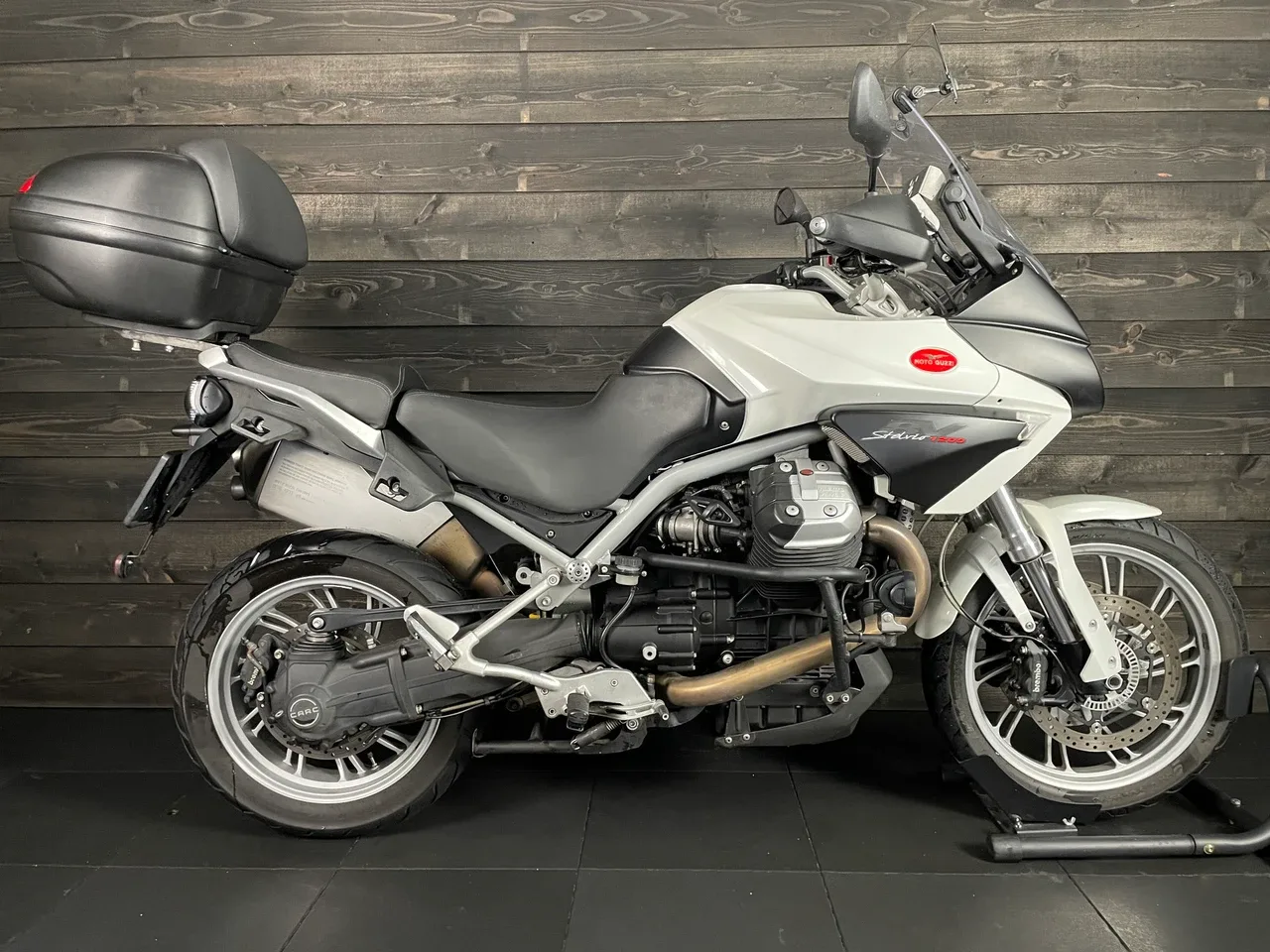 Moto Guzzi Stelvio 1200 8V (2012) — foto 1