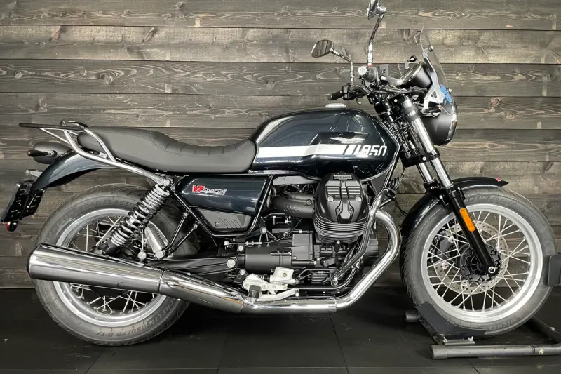 Moto Guzzi V7 (2024)