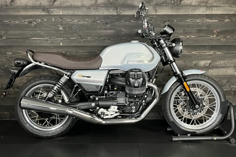 Moto Guzzi V7 (2023)