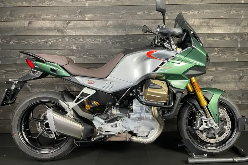 Moto Guzzi V100 Mandello S (2023)