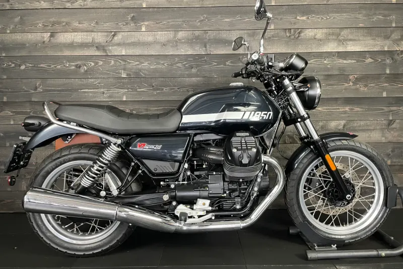 Moto Guzzi V7 (2023)