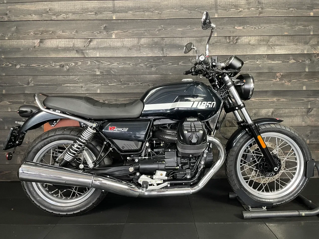 Moto Guzzi V7 (2023) — foto 1