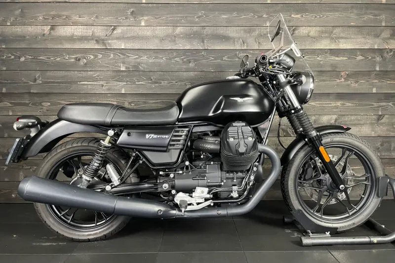 Moto Guzzi V7 III Stone (2017)