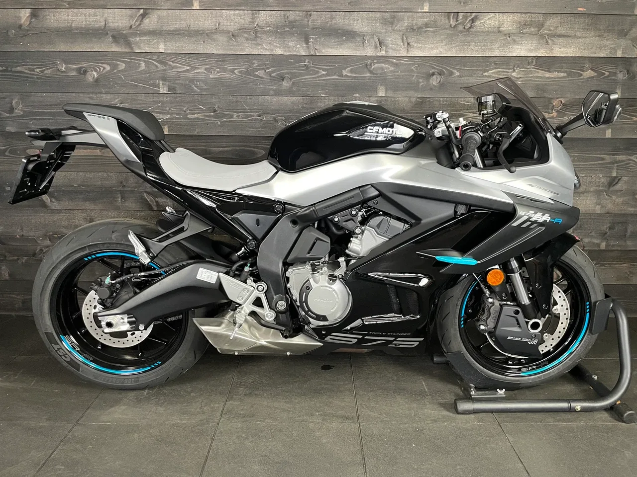 CFMoto 675SR-R (2026) — foto 1