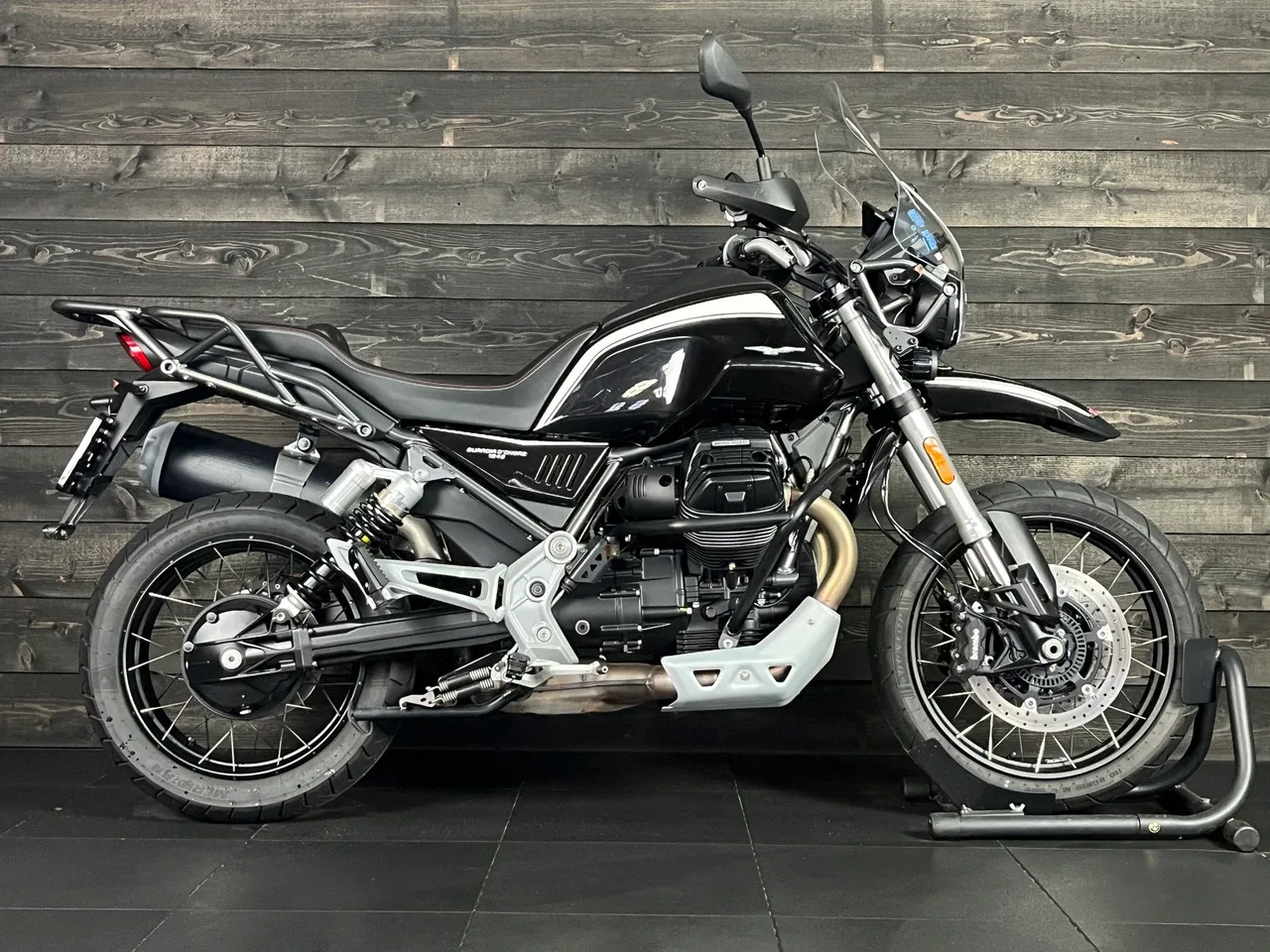 Moto Guzzi V 85 TT (2023) — foto 1