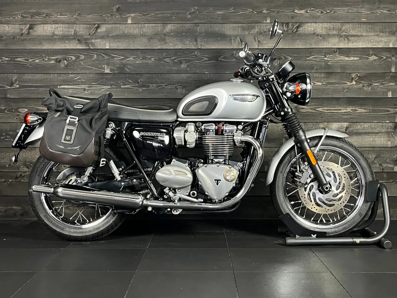 Triumph Bonneville T120 (2018) — foto 1