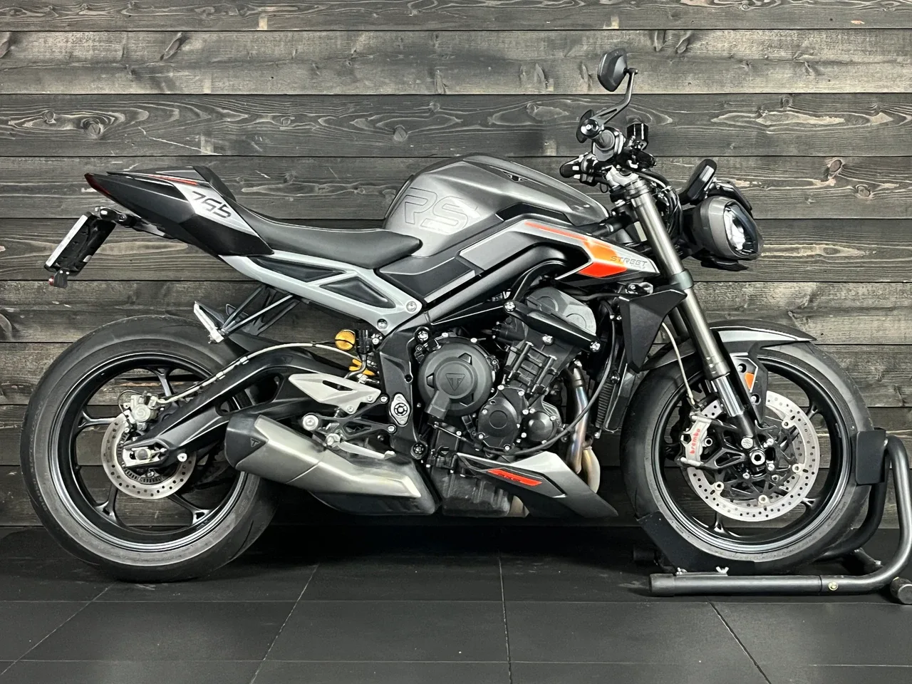 Triumph Street Triple 765 (2024) — foto 1