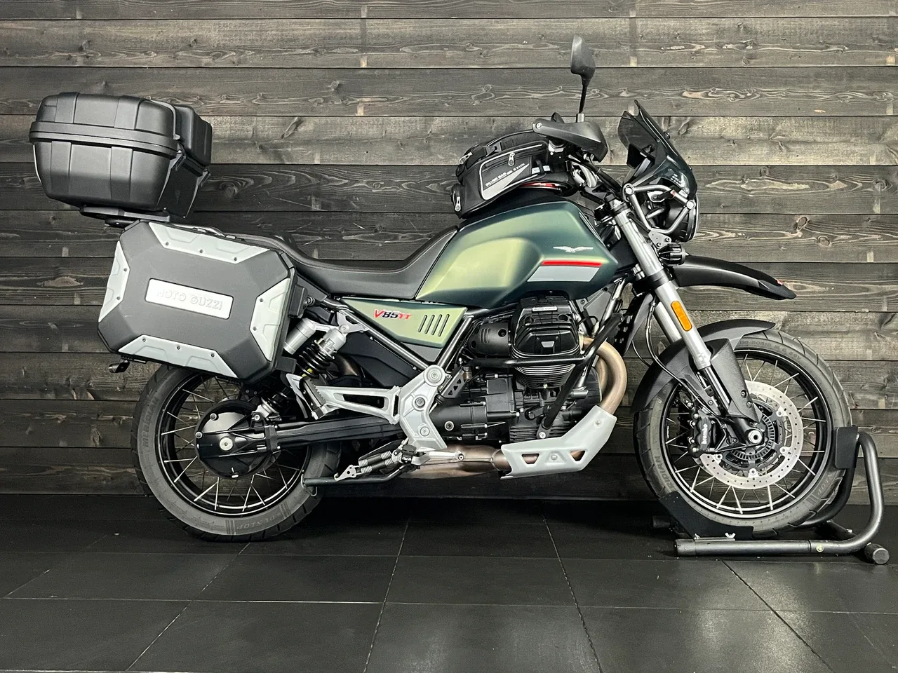 Moto Guzzi V 85 TT (2022) — foto 1