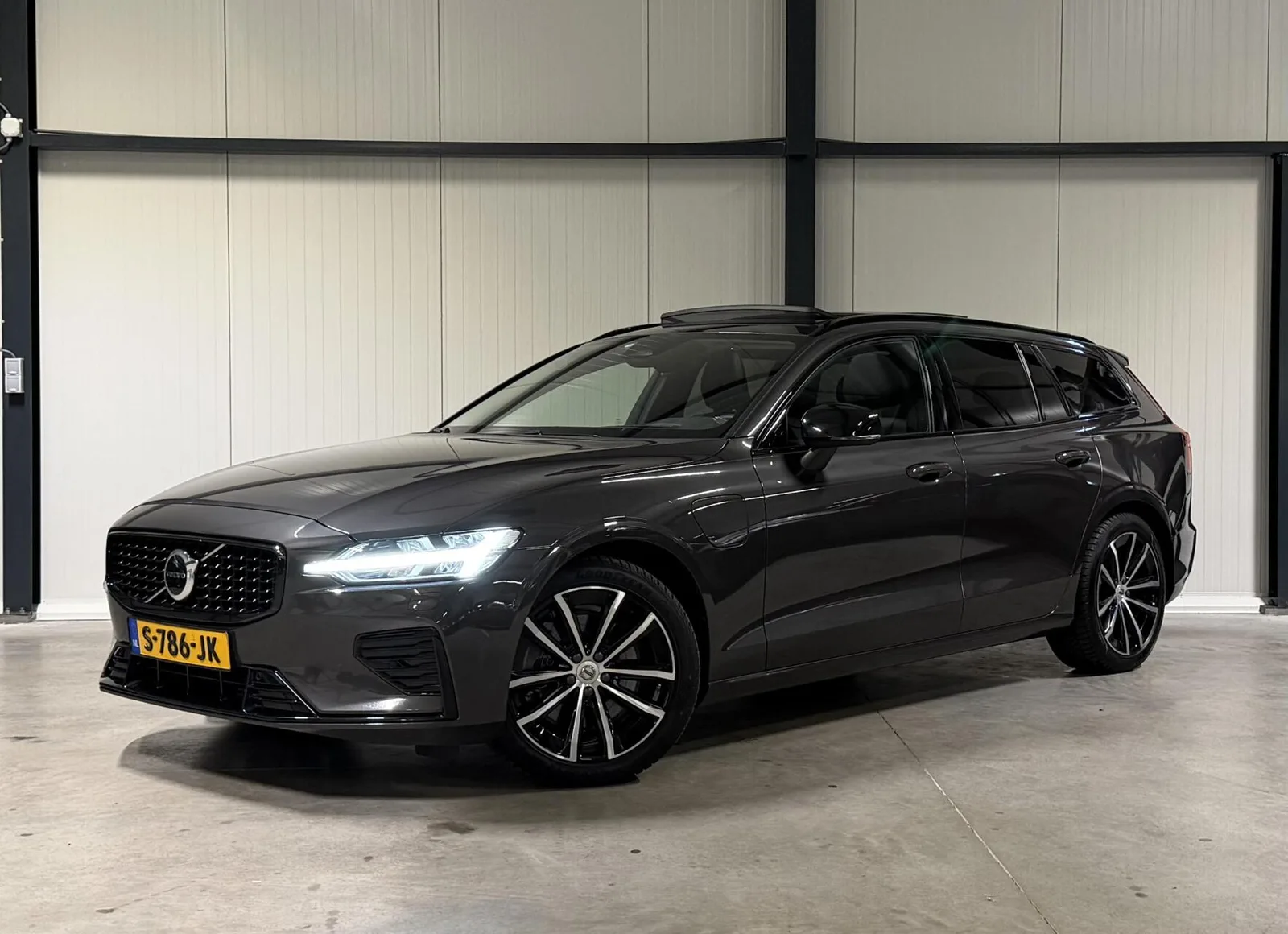 Volvo V60 (2023) — foto 1