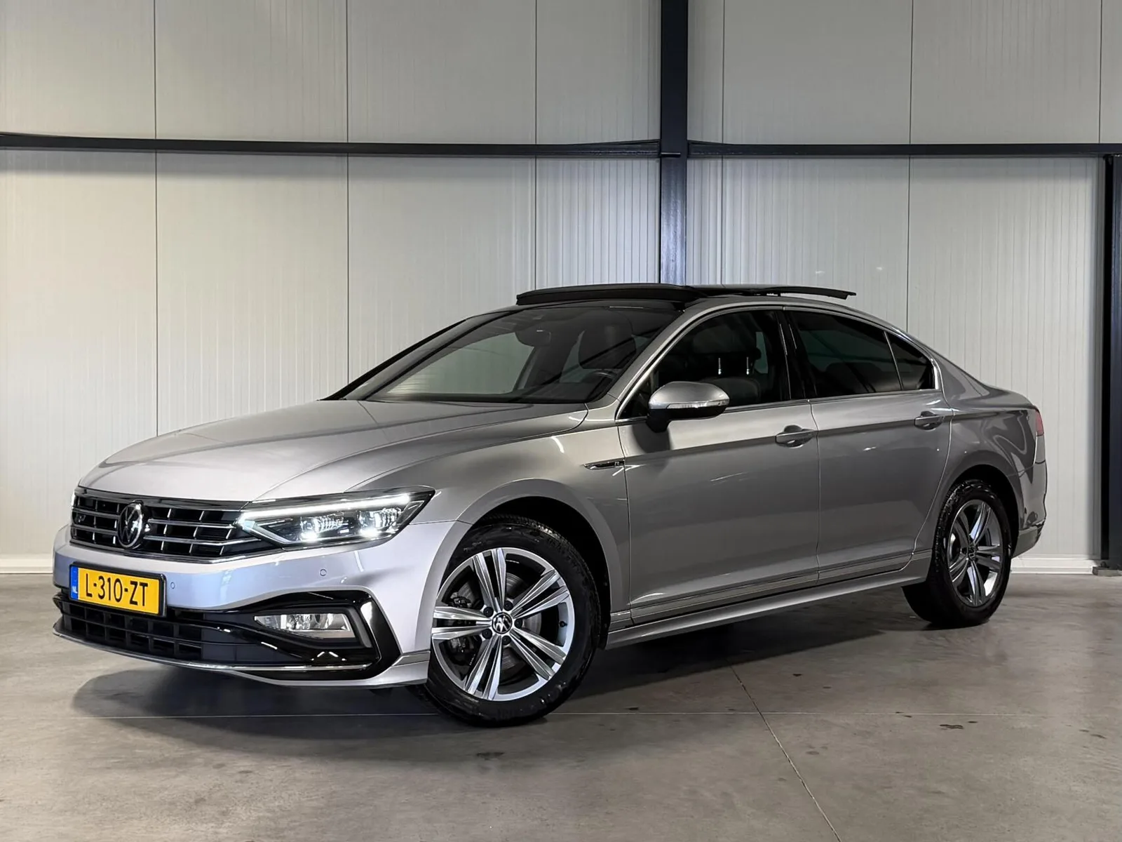 Volkswagen Passat (2021) — foto 1