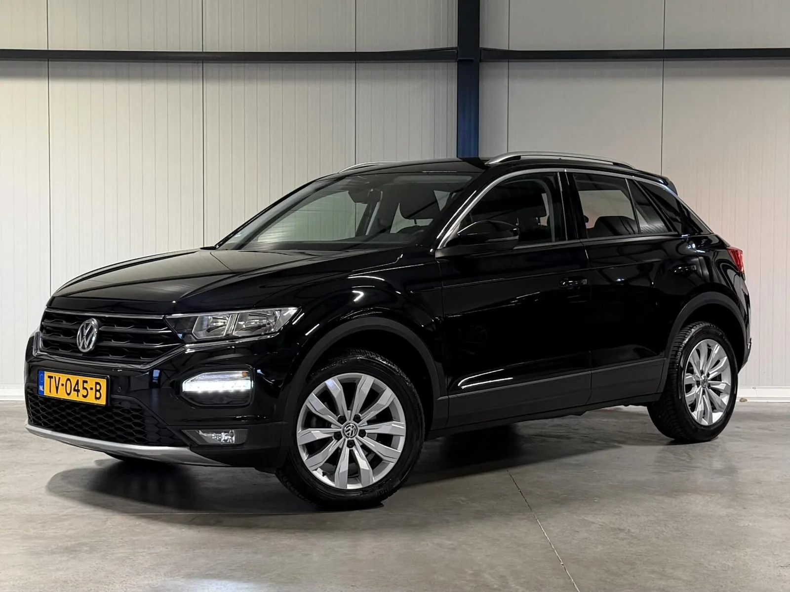 Volkswagen T-Roc (2018) — foto 1