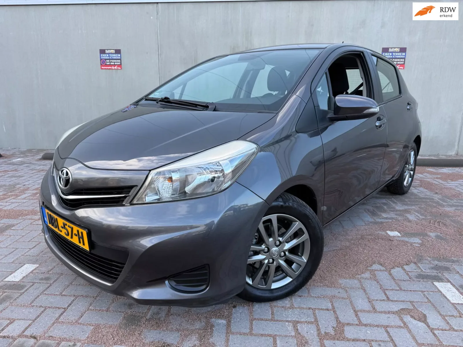 Toyota Yaris (2014) — foto 1