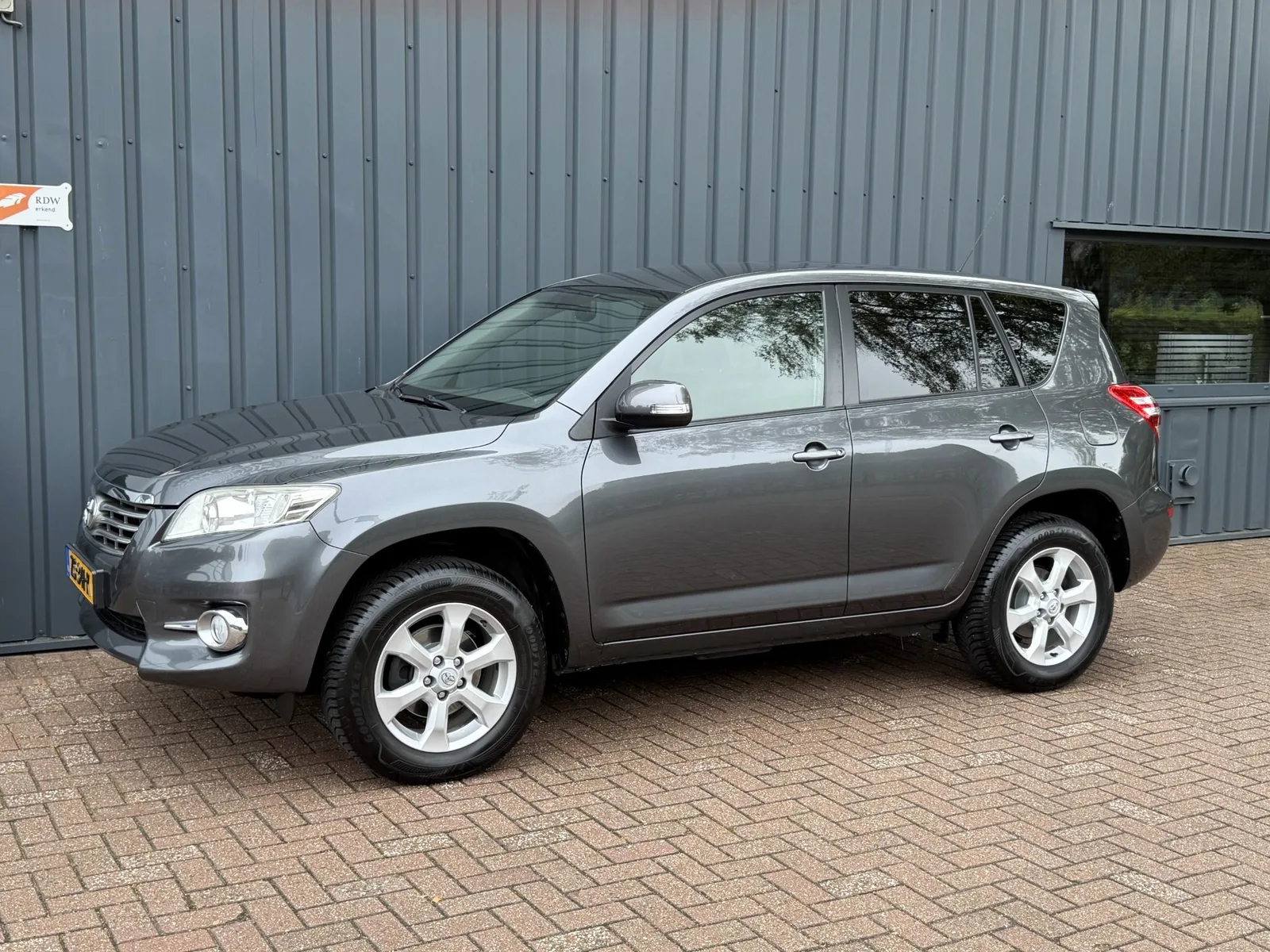 Toyota RAV4 (2010) — foto 1