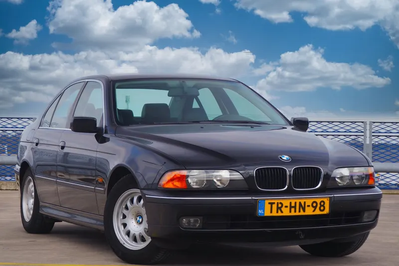 BMW 523i (1998)
