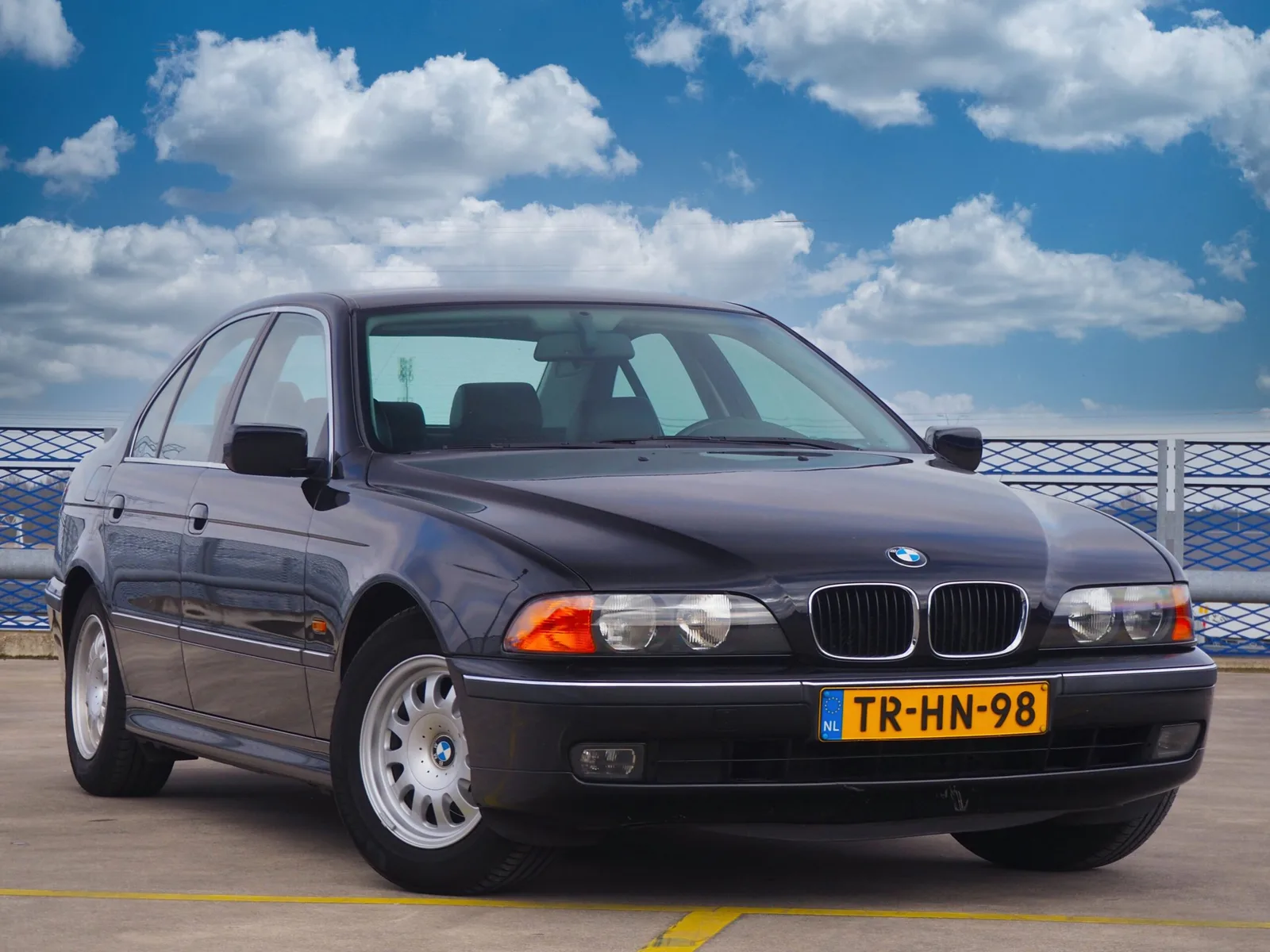BMW 523i (1998) — foto 1