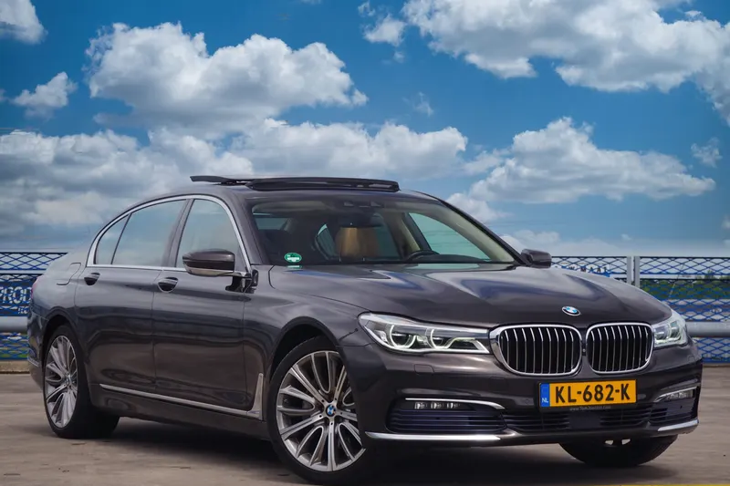 BMW 740li (2016)