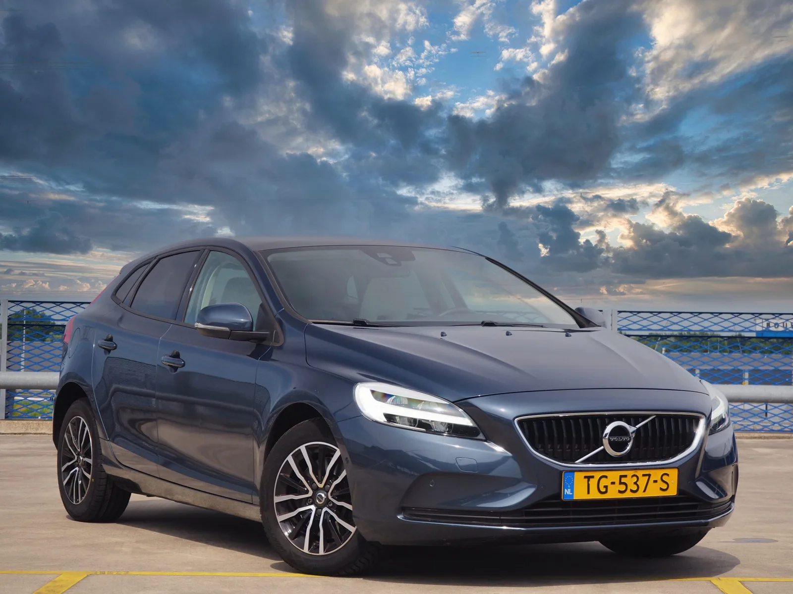 Volvo V40 (2018) — foto 1