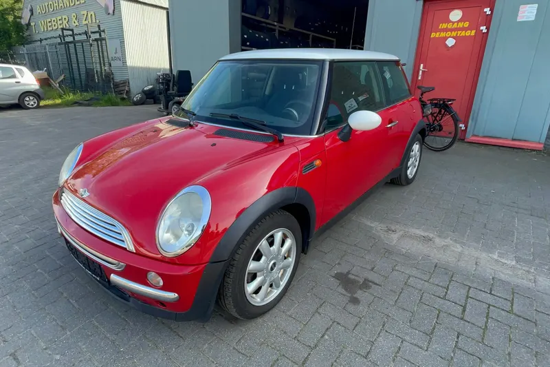 MINI Cooper (2003)