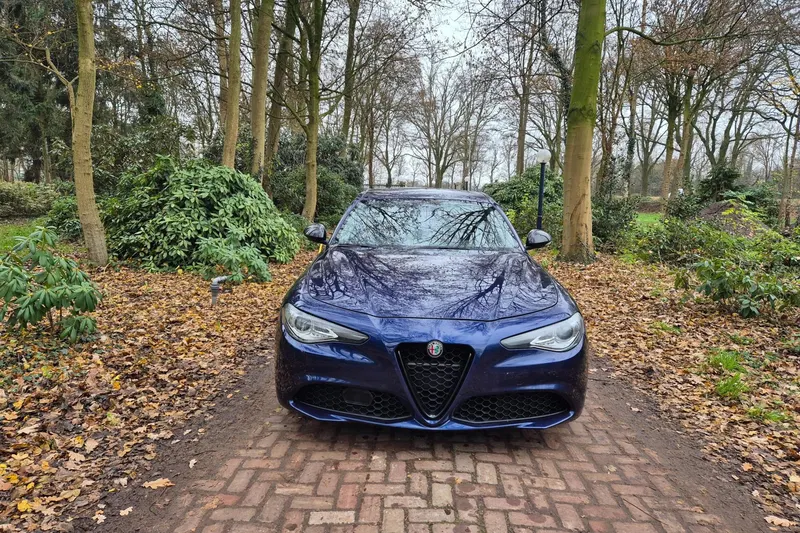 Alfa Romeo Giulia (2017)