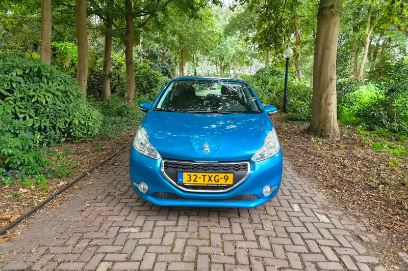 Peugeot 208 (2012)