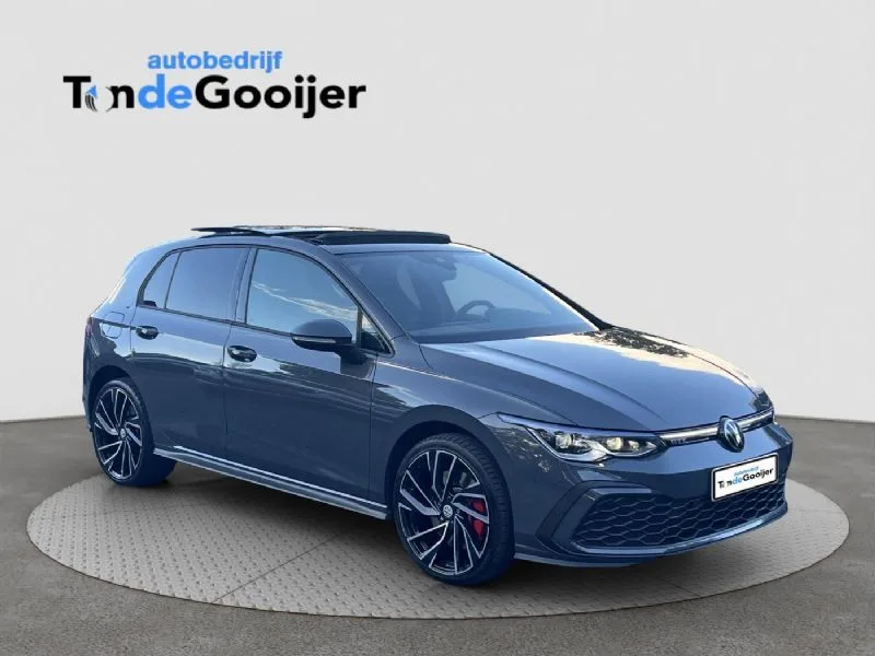 Volkswagen Golf (2022) — foto 1