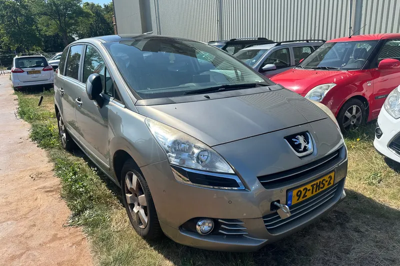 Peugeot 5008 (2012)
