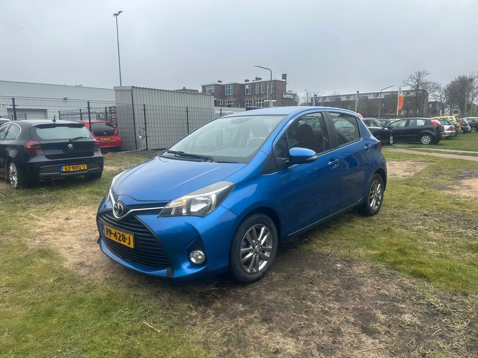 Toyota Yaris (2016) — foto 1