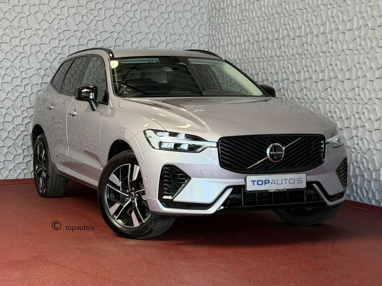 Volvo XC60 (2025) — foto 1