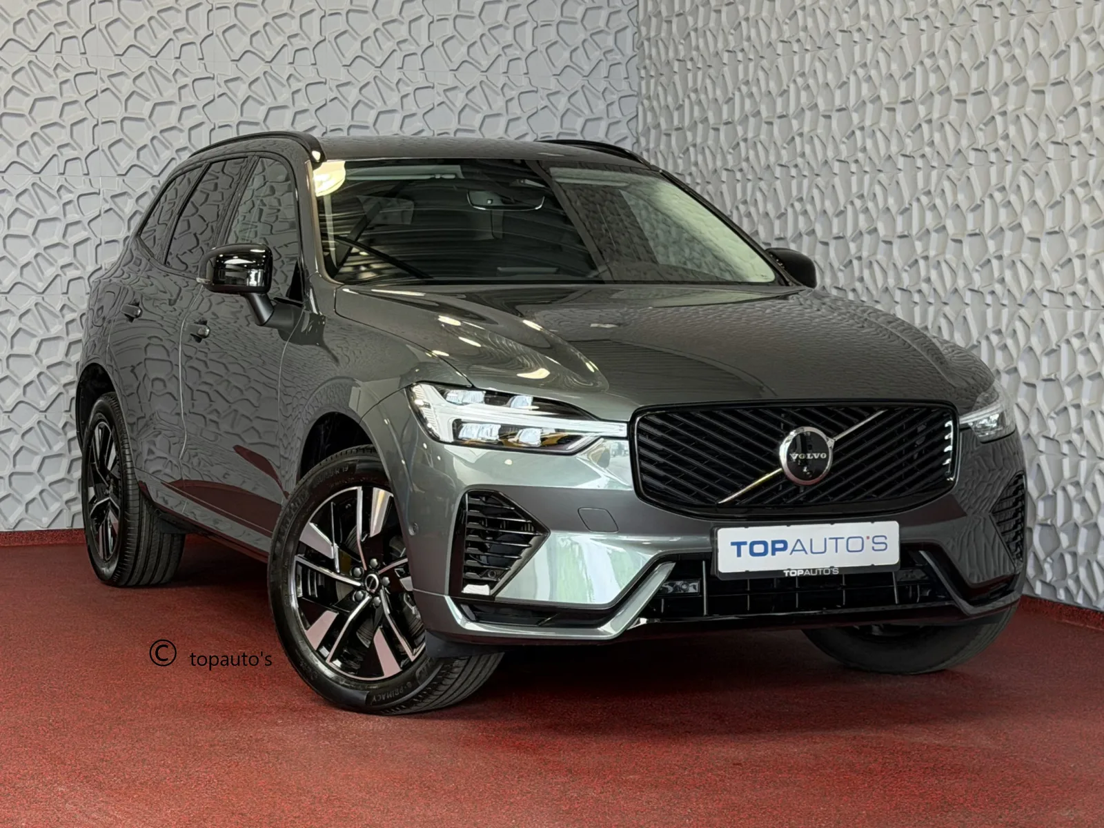 Volvo XC60 (2025) — foto 1