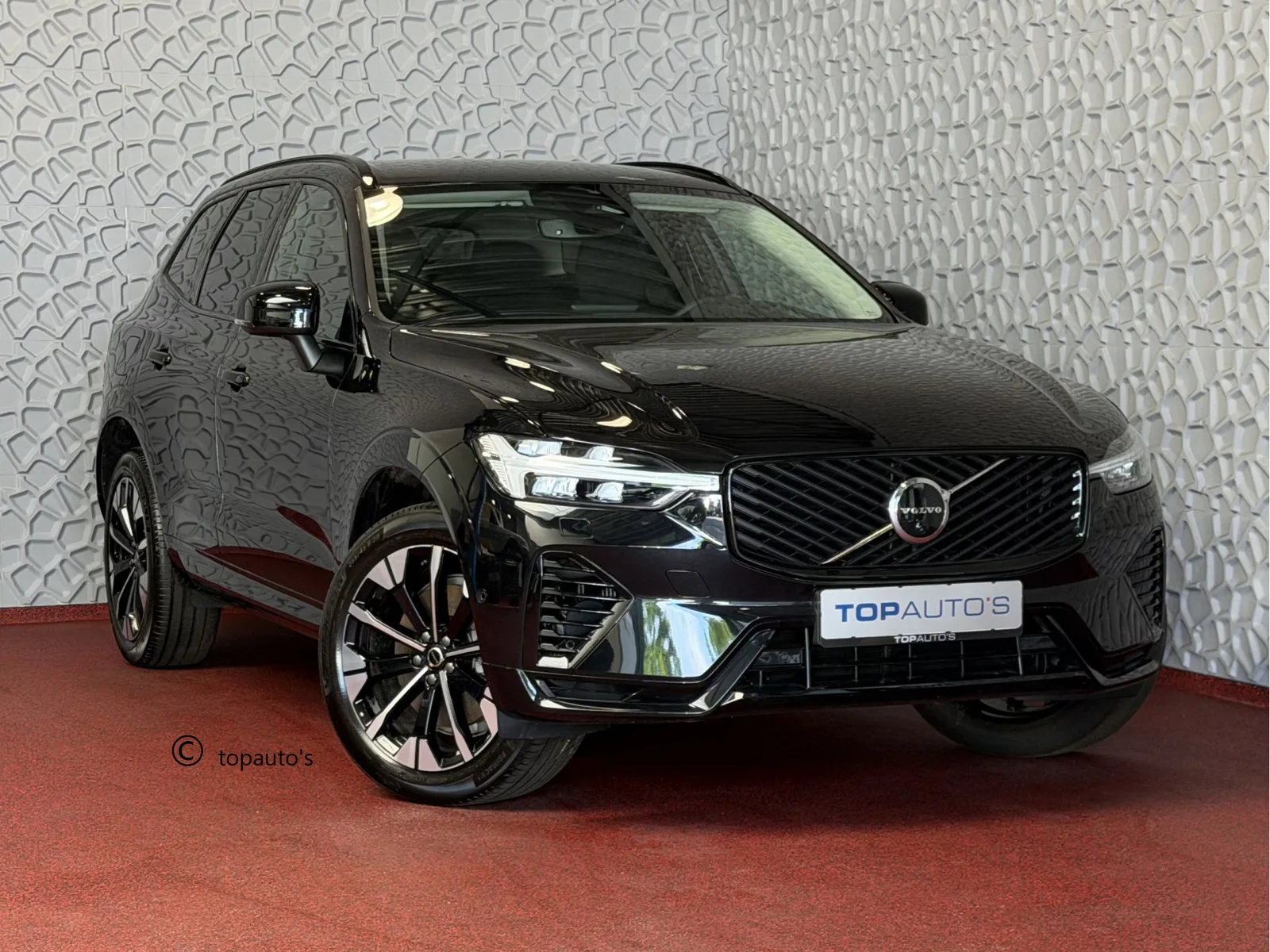 Volvo XC60 (2025) — foto 1