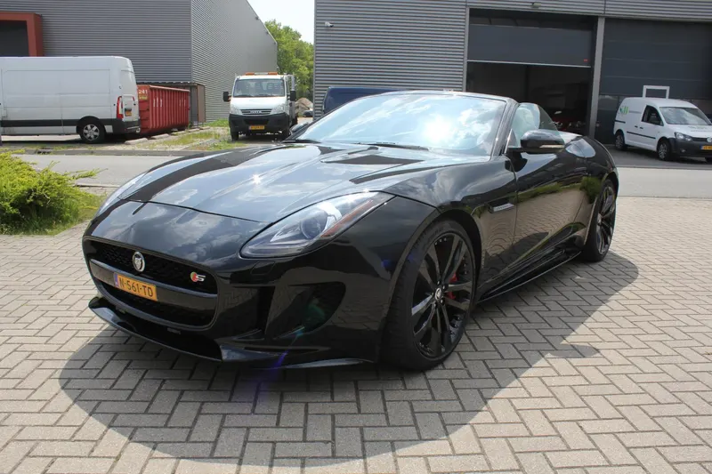Jaguar F-Type (2015)
