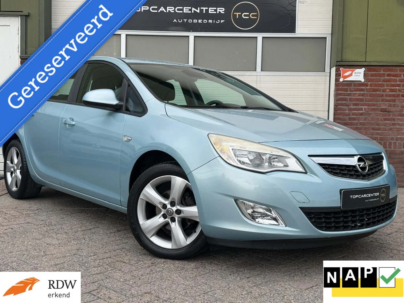 Opel Astra (2010) — foto 1