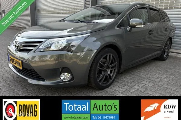 Toyota Avensis (2013) — foto 1