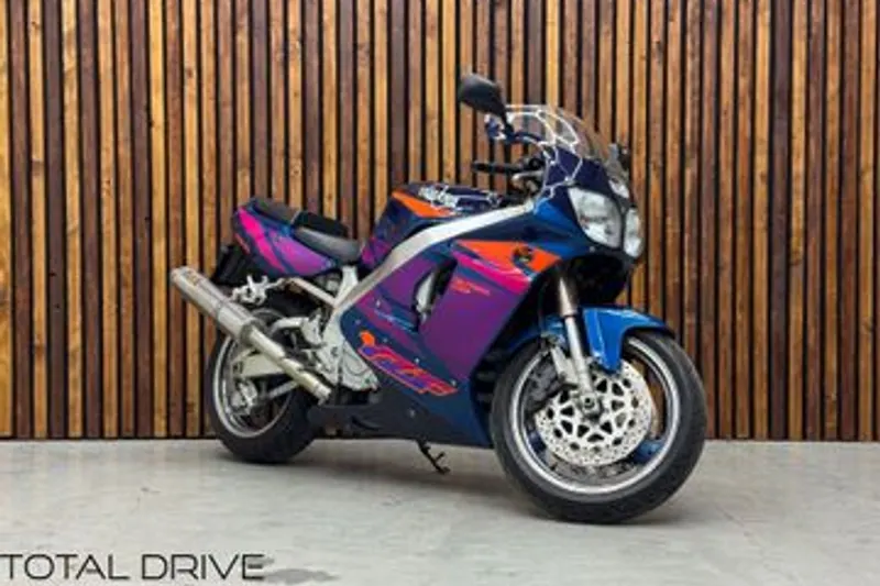 Yamaha YZF 750R (1995)