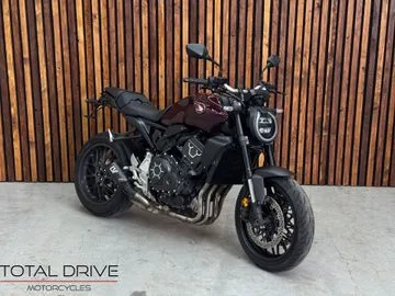 Honda CB (2023) — foto 1