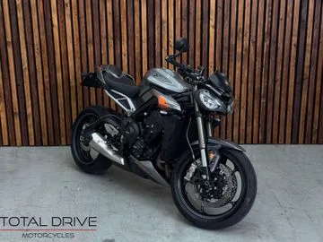 TRIUMPH STREET (2023) — foto 1