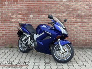 Honda VFR (2005) — foto 1