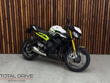 TRIUMPH STREET (2023) — foto 1