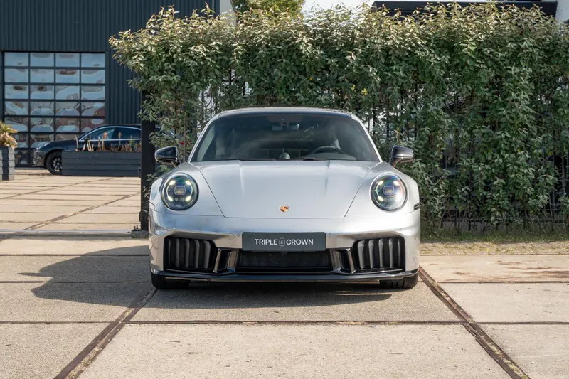 Porsche 911 (2025)