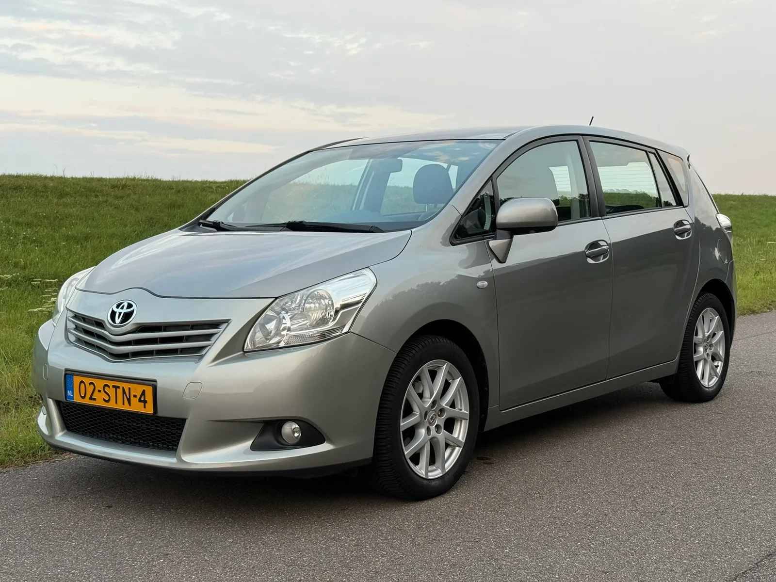 Toyota Verso (2011) — foto 1