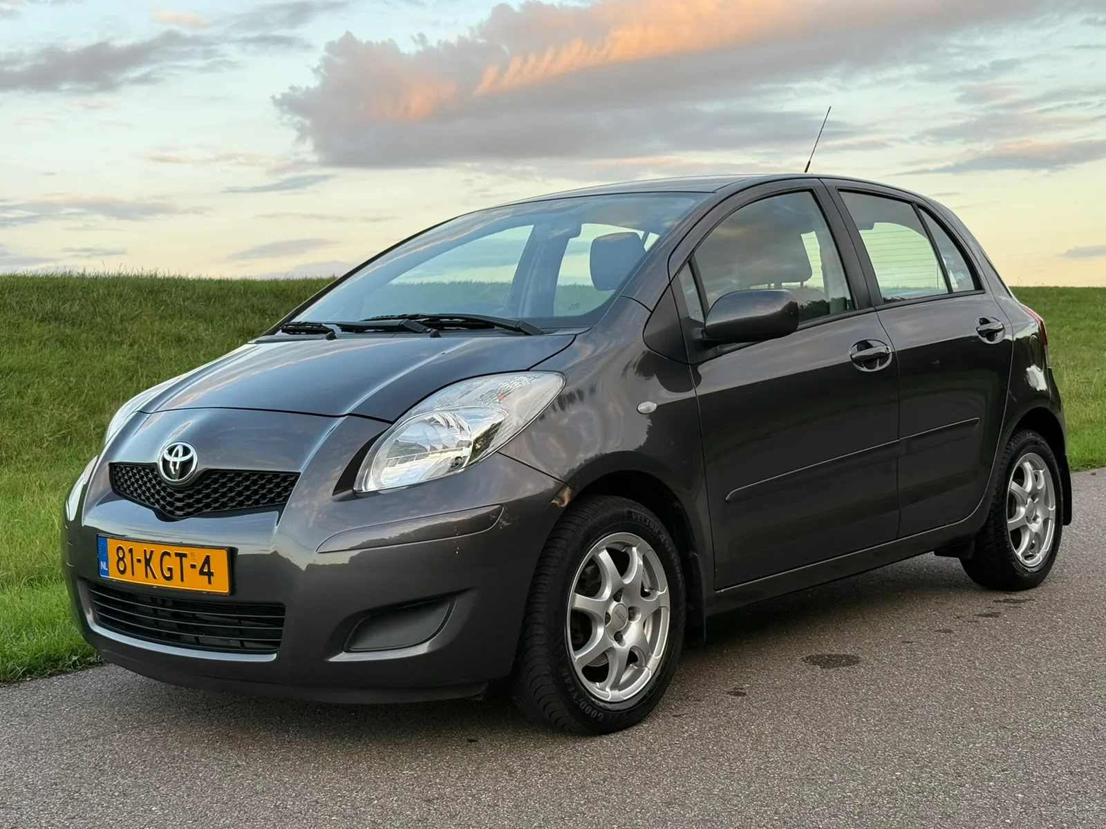 Toyota Yaris (2009) — foto 1