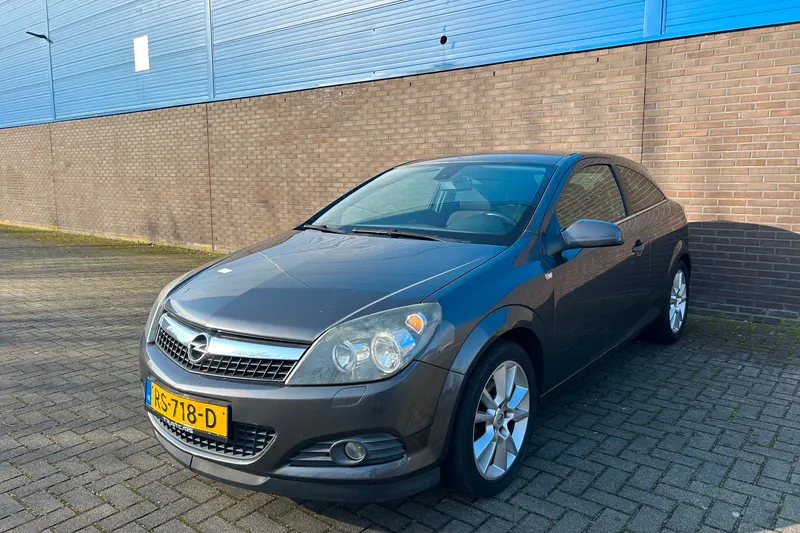 Opel Astra GTC (2009)