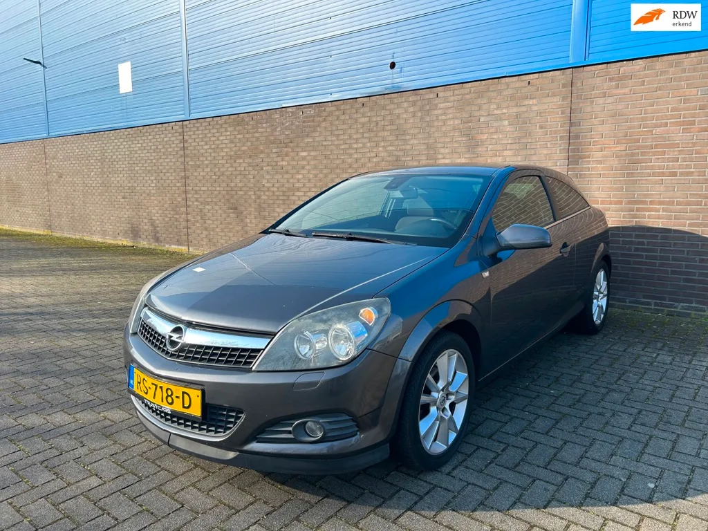 Opel Astra (2009) — foto 1